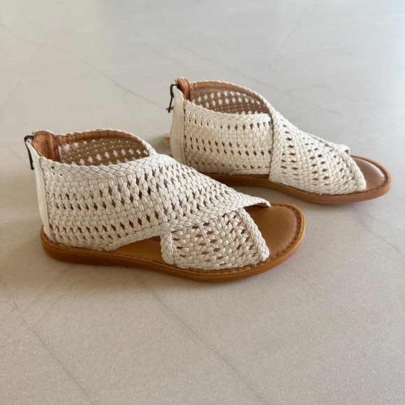 NWT Born Iwa Mac Woven Ankle Zip Sandals Cream Women’s Size 6 - Picture 6 of 14